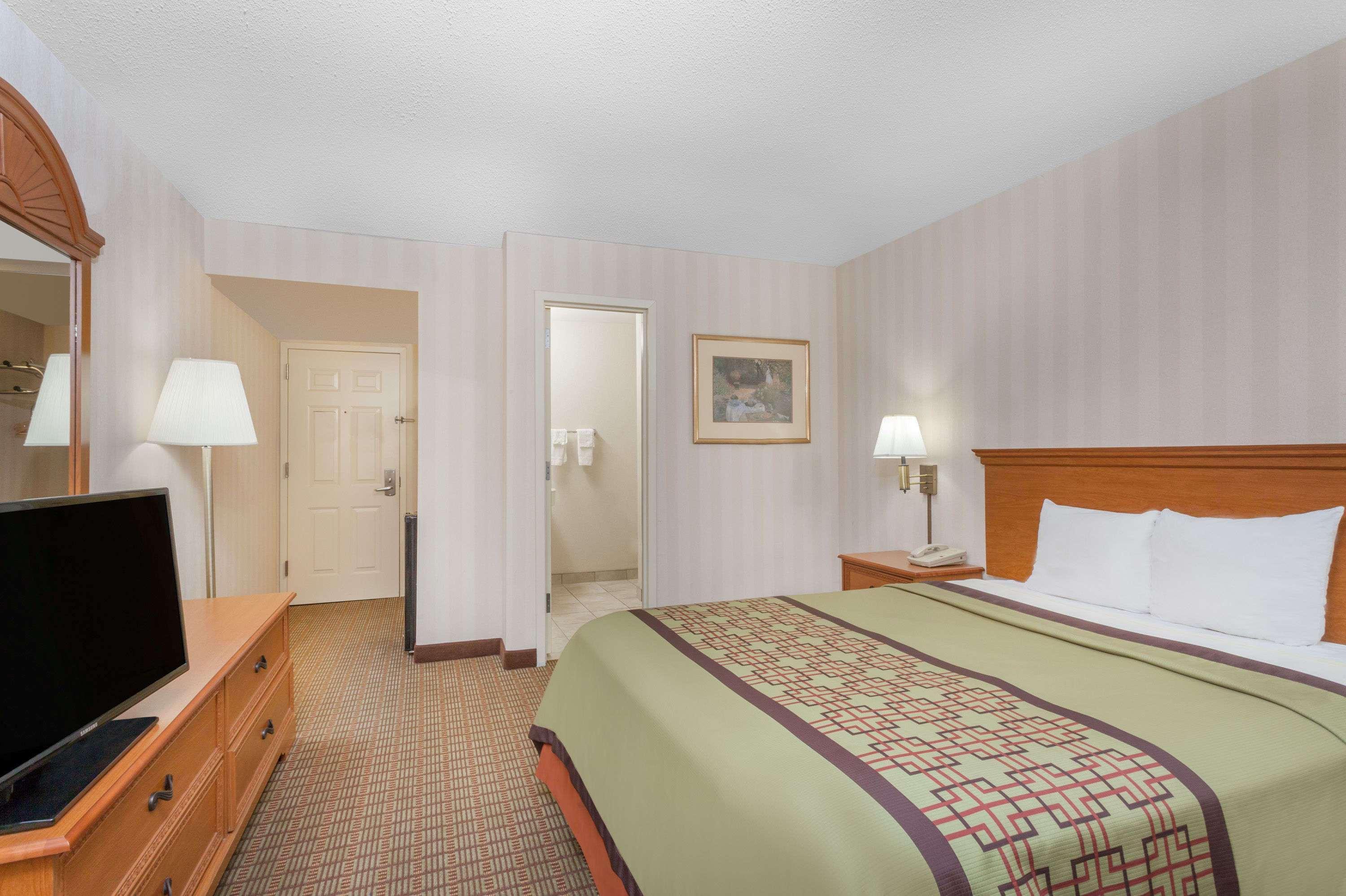 Days Inn By Wyndham Albany Suny Экстерьер фото