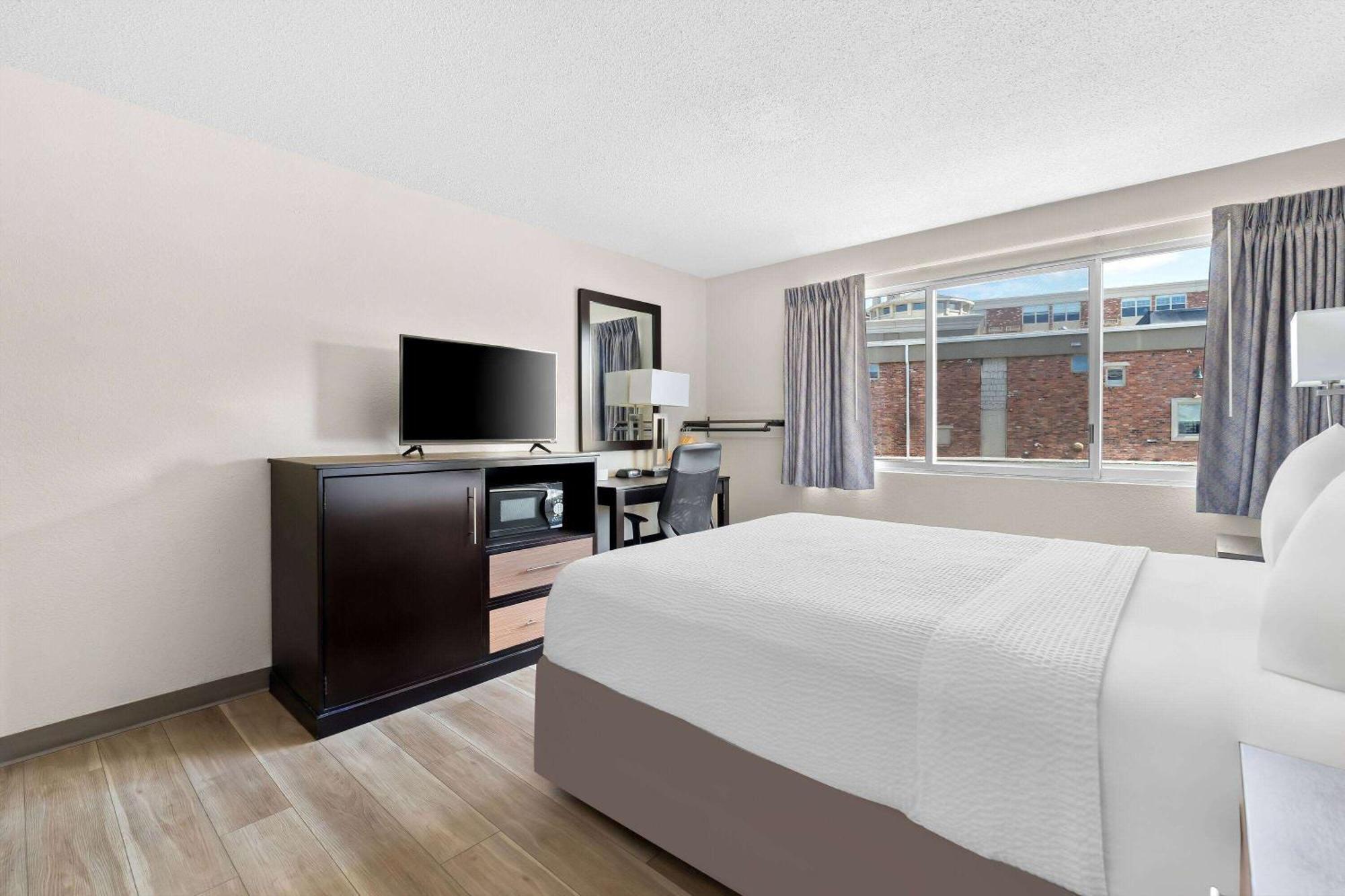 Days Inn By Wyndham Albany Suny Экстерьер фото