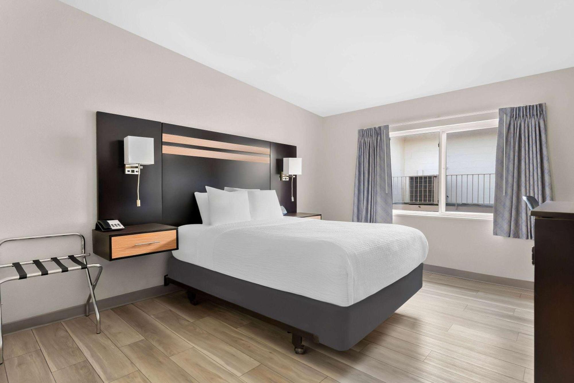 Days Inn By Wyndham Albany Suny Экстерьер фото