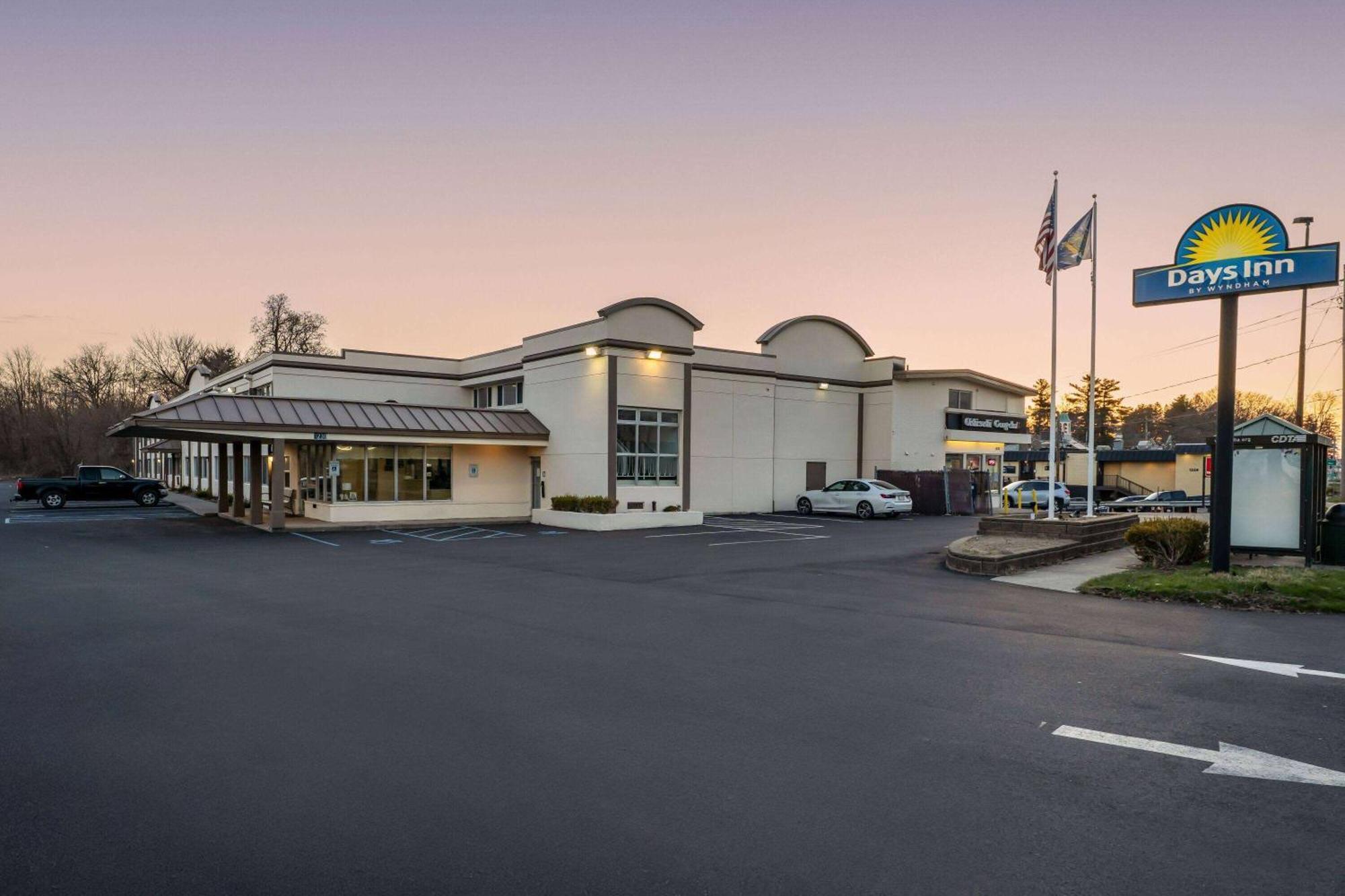Days Inn By Wyndham Albany Suny Экстерьер фото